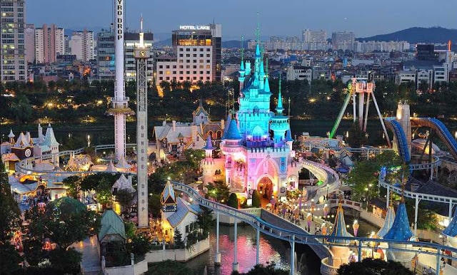 Lottle world theme park at night